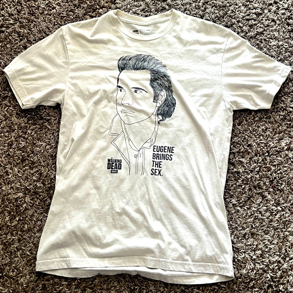The Walking Dead T-Shirt. Size Medium